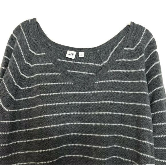 Gap Womens Sweater Large Gray White Stripes Brooklyn V-Neck - Picture 3 of 7